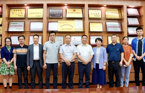 中共厦门市委常委,宣传部部长李辉跃一行莅临厦门外图集团指导工作